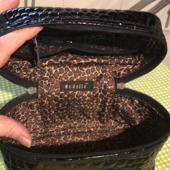 Makeup bag - Picture 2 of 2